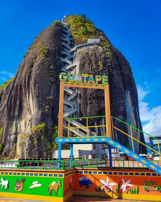Naturaleza antioqueña — Guatapé y embalse El Peñol cerca de Medellín